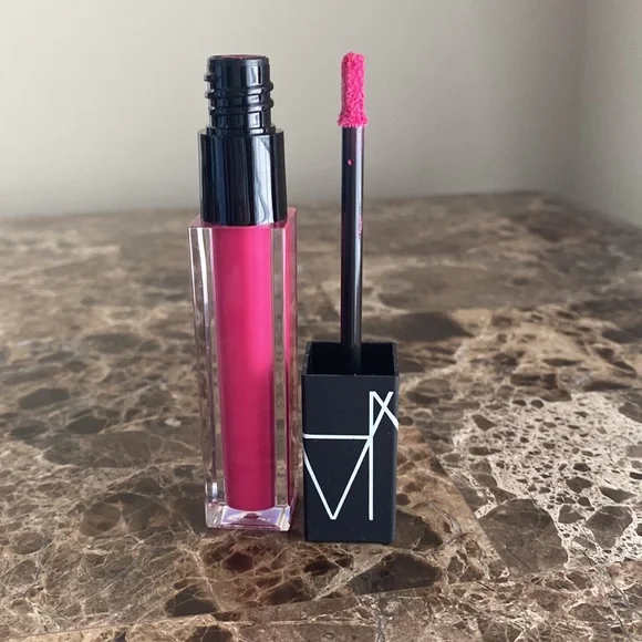 NARS VELVET LIP GLIDE (DANCETERIA
Fuchsia) - Picture 6 of 8